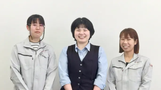 笑顔の女性社員